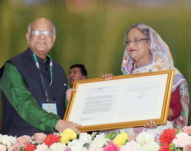 Finance Minister AMA Muhith handed a replica of the UN’s recognition letter to Prime Minister Sheikh Hasina Wazed at a reception accorded to her in the capital.  