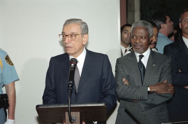 Boutros Boutros-Ghali, the sixth Secretary-General of the United Nations, speaks at the unveiling of his official portrait as Secretary-General Kofi Annan, his successor, listens. Credit: UN Photo/Eskinder Debebe.