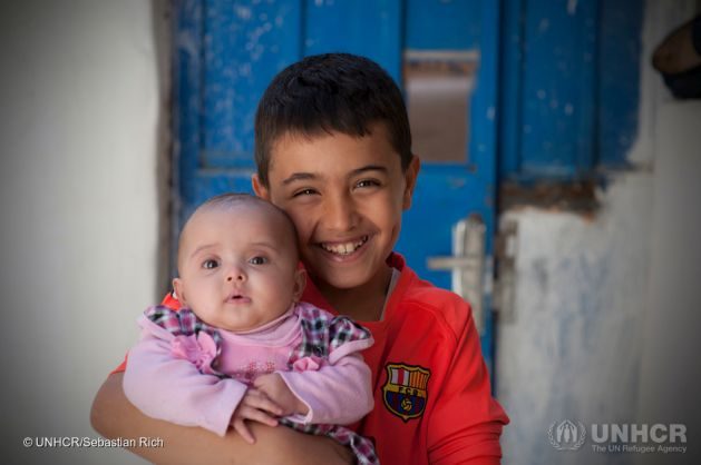 UNHCR launches global #HandinHand campaign