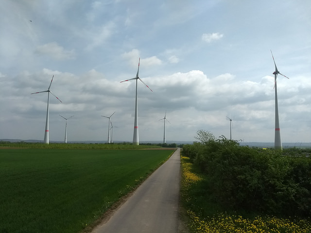 Based on wind and solar energy, Germany is moving towards a future based on alternative energy sources, such as with this private wind farm in the city of Wörrstadt, in the state of Rhineland-Palatinate. Credit: Emilio Godoy/IPS
