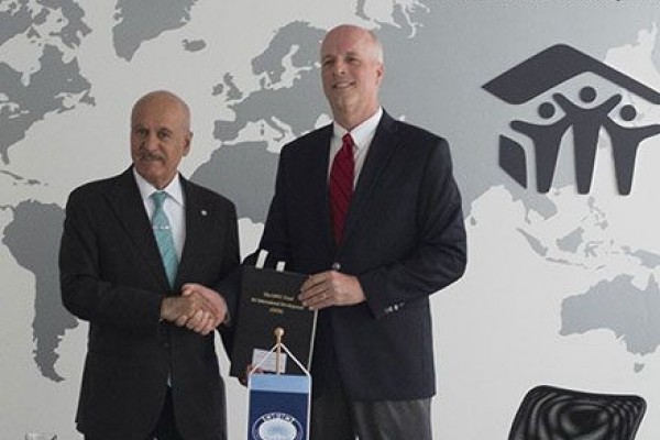 OFID Director-General Suleiman J Al-Herbish (left) and Habitat for Humanity’s Area Vice President for Europe, Middle East and Africa, Torre Nelson. Image credit: Habitat for Humanity Int’l