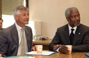 Kofi Annan, U.N. Secretary General from 1997 to 2007 and 2001 Nobel Peace Prize-winner, who died on Aug. 18, seen together with Brazilian diplomat Sergio Vieira de Mello (left), one of his right-hand men and U.N. High Commissioner for Human Rights, who died in Baghdad in 2003. Credit: Sergio Vieira de Mello Foundation