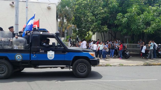 Government police and shock troops besiege a protest by medical students trying to organise on Sept. 12 in the city of León, 90 km west of Managua. Credit: Eddy López/IPS