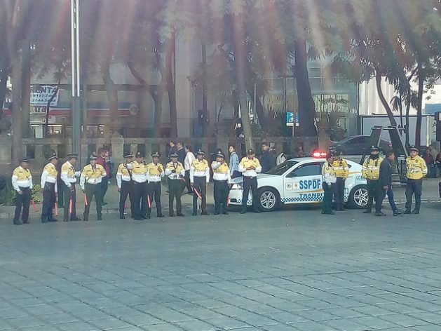 Police stand guard at one of the many protests taking place in Mexico City. In his security plan, which has drawn criticism, left-wing president-elect Andrés Manuel López Obrador includes the creation of a National Guard - a militarised police force roundly opposed by victims of violence and human rights organizations. Credit: Emilio Godoy/IPS