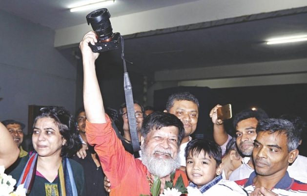 Eminent photographer Shahidul Alam walks out of Dhaka Central Jail in Keraniganj last night, five days after the High Court granted him bail in a case filed under the ICT Act. Photo: Palash Khan