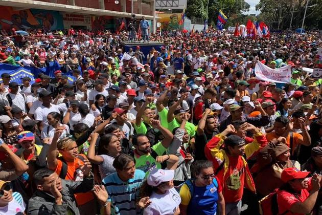 Young people from the ruling United Socialist Party of Venezuela gathered in downtown Caracas on Feb. 12 to express support for President Nicolás Maduro. Credit: AVN