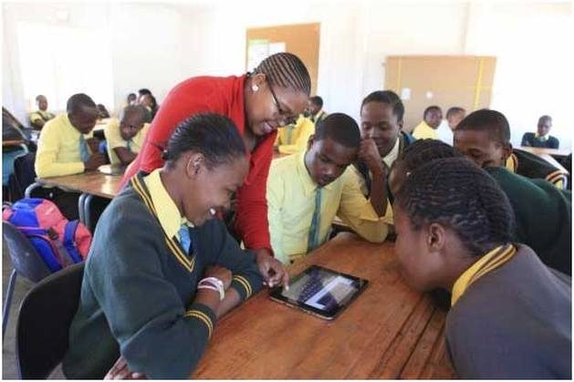 self-guided online learning is doomed to fail. Research shows an exceptionally high drop-out rate – even in developed countries. Learners simply have no incentive to keep at their studies without peer pressure, a teacher at hand or a structured learning environment. Blended learning integrates computer-assisted online activities with traditional face-to-face teaching (chalk-and-talk)