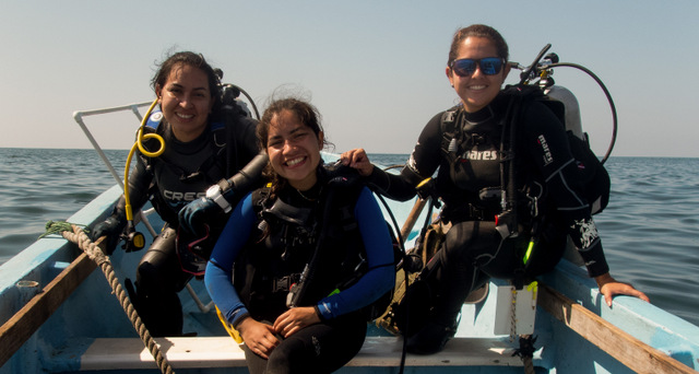 Marine biologist Johanna Segovia (L) and her team carry out research in the waters of the Los Cóbanos National Protected Area in the Salvadoran Pacific. The expert says that as the coral reef ecosystem in the area is damaged, the livelihoods of local fishing communities are also affected. CREDIT: Courtesy of Johanna Segovia