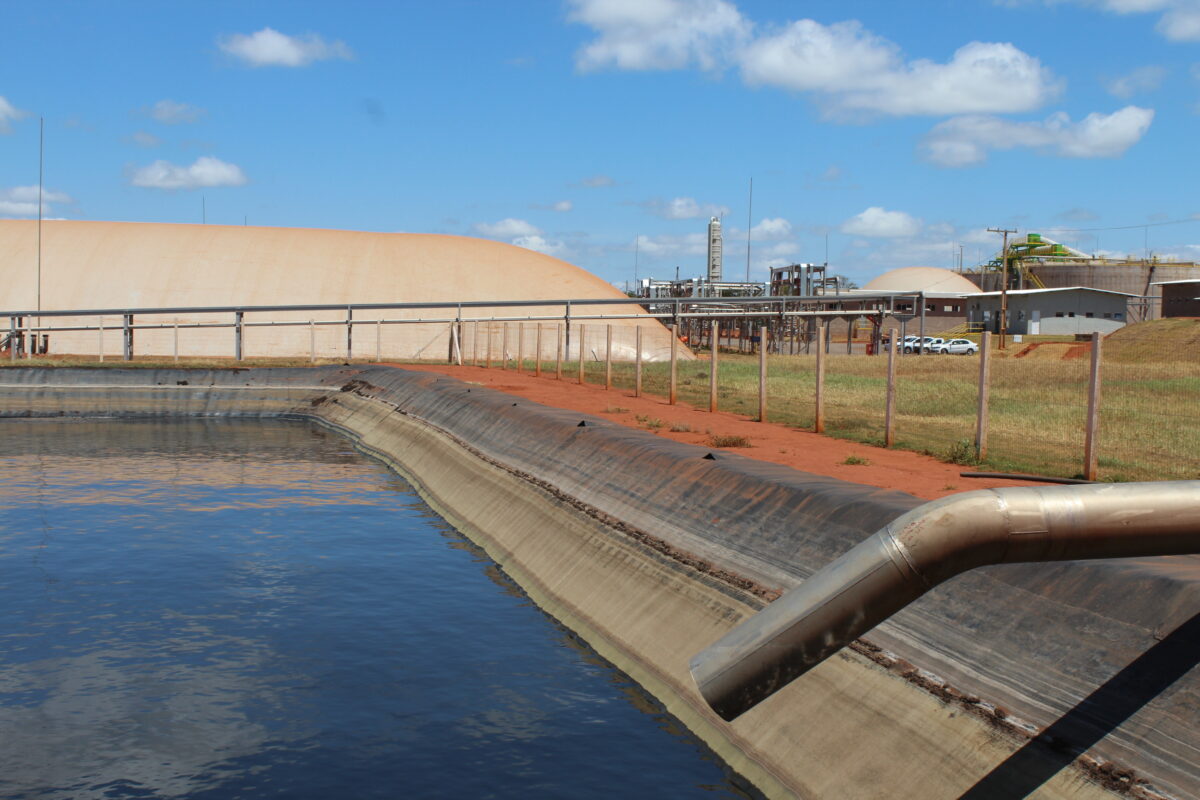 The vinasse pond at the Cocal plant, in the Brazilian municipality of Narandiba, feeds the biodigesters that produce biogas, later purified and refined for use in electricity generation or conversion into biomethane, a renewable and clean fuel equivalent to natural gas. CREDIT: Mario Osava/IPS