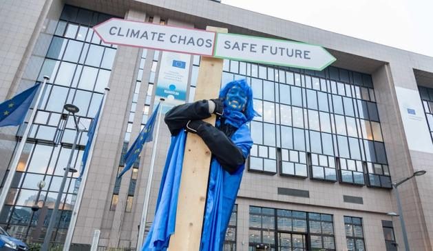 The European Green Deal can still catalyse a socio-economic system that provides for the needs of all people, but only when every decision from this moment narrows inequality, and respects the Earth’s limits. - NGOs call for Europe to opt for citizen-controlled renewable energy in Brussels. Credit: FoE Europe/Lode Saidane