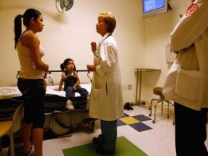 Millions of immigrants in the United States benefited from the program known as Obamacare, but Medicaid, for low-income people, reduced benefits only to migrants with legal status in the country. CREDIT: Telesur TV