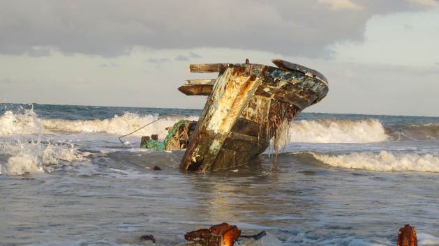 The remains of a shipwreck on a beach in western Libya. Credit: Karlos Zurutuza / IPS