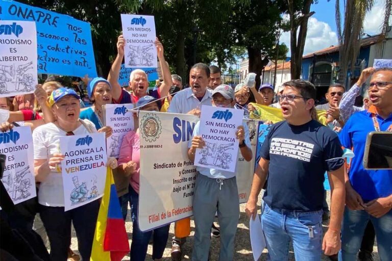 Journalists and other press workers take part in a protest in the plains area of Venezuela over the closure of radio stations. Most of the stations forced off the air operated in western and central states of the country. CREDIT: Sntp