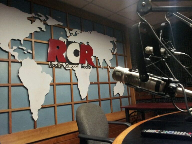 Radio Caracas Radio, a pioneer station with an editorial line critical of the government, had to go off the air in 2019 because the authorities refused to renew the frequency concession that it had used uninterruptedly since 1930. Every year dozens of radio stations in Venezuela are shut down. CREDIT: RCR
