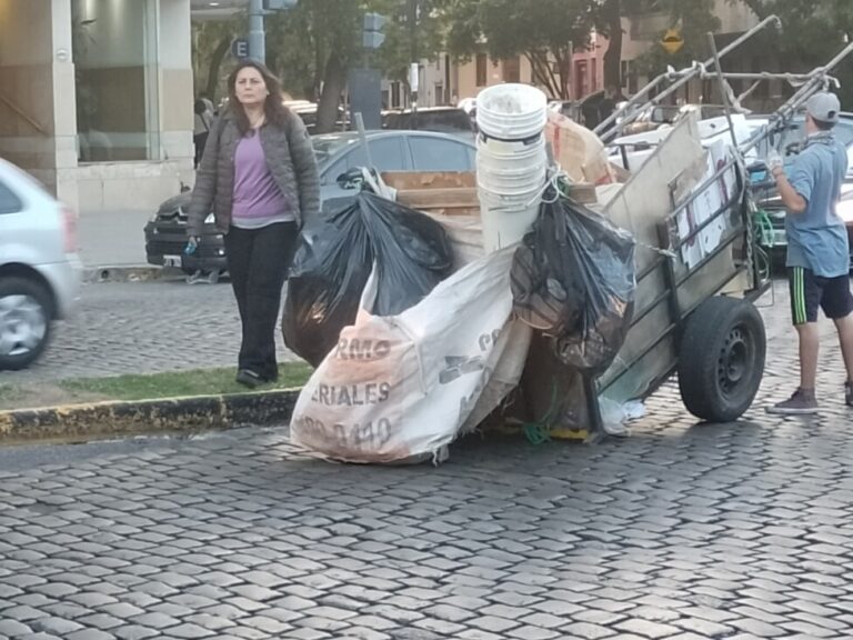 The carts of “cartoneros” or garbage pickers, which until a few years ago were only seen after sunset in the most densely populated low-income neighborhoods, today have become a common image in every part of Buenos Aires at all times of the day. One is seen here in the neighborhood of Flores. CREDIT: Daniel Gutman/IPS