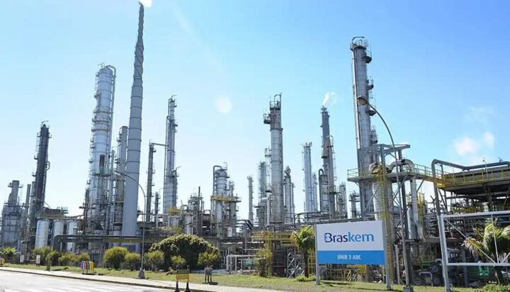  View of a petrochemical plant of the Brazilian giant Braskem. Environmentalists' demands for a halt to the expansion of plastics production focus on states in Mexico and Brazil, which have the largest petrochemical facilities in the Latin American region. CREDIT: Braskem - Countries in Latin America and the Caribbean have made progress towards partial regulations to reduce plastic pollution, but the problem is serious and environmental activists are calling for regulations in the entire chain of production, consumption and disposal of plastic waste