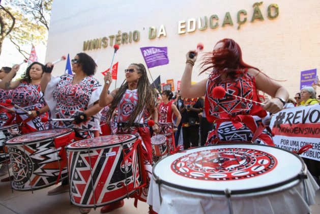 Women professors protested on Aug. 9 in Brasilia in front of the Ministry of Education, demanding better salaries in a sector where women are the vast majority, but face many barriers to promotion to better paid jobs, such as university teaching and scientific research, which in Brazil are concentrated in public universities. CREDIT: Joédson Alves/Agência Brasil-FotosPúblicas