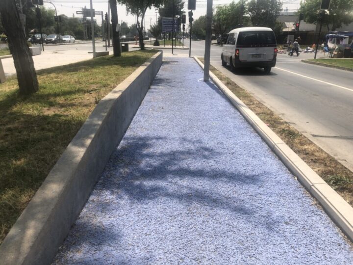 On Las Industrias Avenue, in the south of the Chilean municipality of San Joaquín, a section of the Permeable Pavement project was built, consisting of concrete in a grid pattern that allows water to drain and infiltrate the soil. The project was tested in a sloped bike path area where water can be captured to go directly into the soil. CREDIT: Orlando Milesi / IPS
