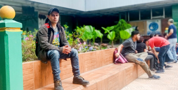Omar Hurtarte takes a break at the San Carlos University of Guatemala, where he is studying agricultural production systems engineering. To finance his studies, Hurtarte had to set up a small business making pizzas and pork cracklings. CREDIT: Ricardo Miranda / IPS