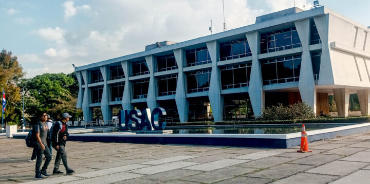 The San Carlos University of Guatemala, founded in 1676 and the first in Central America, is the main center of higher education in that nation, where only 2.6 percent of the population between 18 and 26 years of age has begun university studies and the percentage of students who complete two years or more is even lower. CREDIT: Ricardo Miranda / IPS