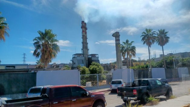 The state-owned Punta Prieta thermoelectric plant generates much of the electricity in La Paz, in the northwestern Mexican state of Baja California Sur, with high economic and air pollution costs. In this and other vulnerable territories in Latin America, access to clean energy is part of the inequality they experience. CREDIT: Emilio Godoy / IPS