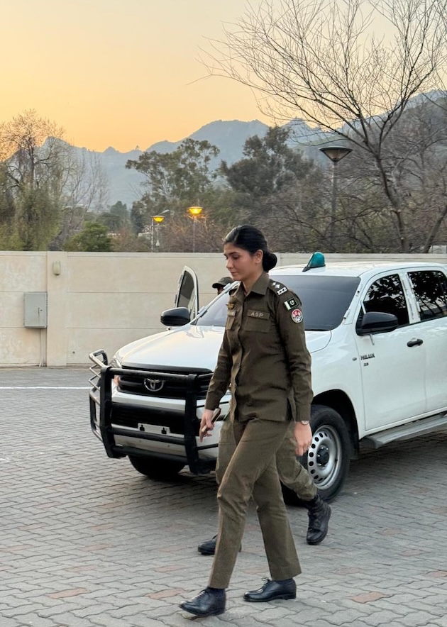ASP Shehrbano Naqvi put aside her own safety and came to the rescue of a woman falsely accused of blasphemy. Her bravery has been recognized and some of the people involved are now under investigation. Credit: ASP Shehrbano Naqvi