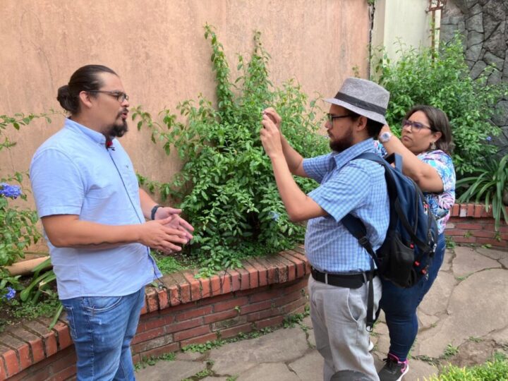 Nicaraguan journalists conduct interviews under risk of persecution or criminalization, denounced several reporters in San José, Costa Rica, in August 2023. CREDIT: José Mendieta / IPS