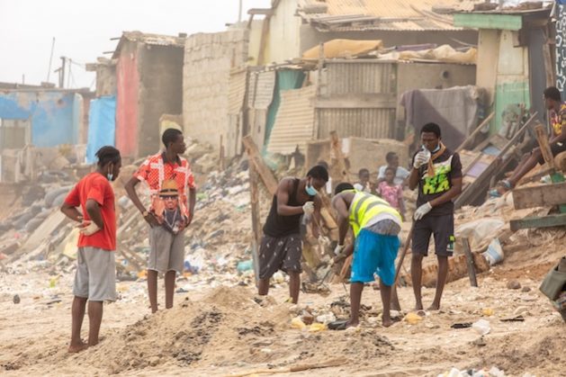 Community members during the clean-up exercise co-organised by CMHIP and Shiabu Residents. Picture Credits: CDKN
