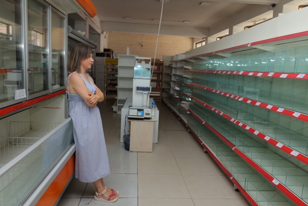 A woman in an empty supermarket in Stepanakert, the capital of Nagorno-Karabakh. Residents faced increasing shortages of food and medicine after Azerbaijan closed the region's only access road on December 12, 2022. Credit: Edgar Kamalyan / IPS
