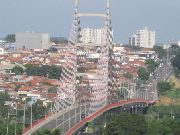 The cable-stayed bridge of Hortolandia, a symbol of the modernization of this southern Brazilian city, alongside tall buildings and the city’s extensive tree cover, which has made it a model of sustainable urban development. Credit: Mario Osava / IPS