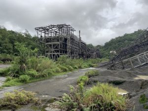 Mine buildings and machinery, damaged during the Bougainville civil war, have been disintegrating for 35 years since the Panguna mine was abandoned in 1989. Autonomous Region of Bougainville, PNG. Credit: HRLC