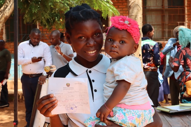 Birth registration is the first step to reducing the risk of children being exploited, abused, trafficked and coerced into child marriage. A young mother in Mozambique ensures her newborn is protected with a birth certificate and legal identity. Photo credit: UNICEF/Fauvrelle
