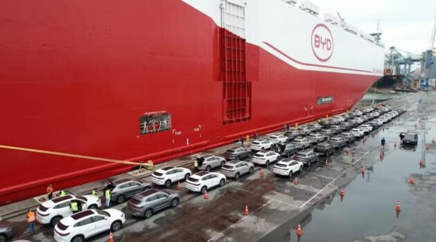 The mega-ship BYD Shenzhen arrived on May 28 at the port of Itajaí in southern Brazil, carrying 7,292 electric vehicles from the Chinese company BYD. It set a record for this type of transport, with unloading taking four days. Credit: Porto de Itajaí