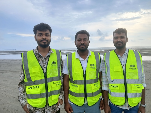 Turtle conservation group leader Delwar Hossain with others on Cox’s Bazar Beach, Bangladesh. Credit: Rafiqul Islam/IPS