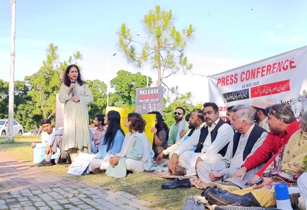 Protestors gather outside the Islamabad Press Club to mark 100 days of the two lawyers’ continued detention. Credit: Rana Shahbaz