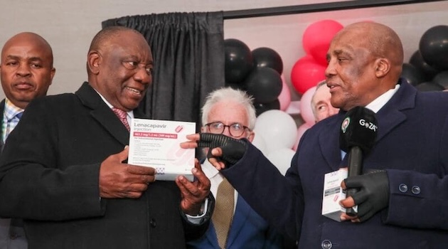 South African President Cyril Ramaphosa and Health Minister Aaron Motsoaledi at the official launch of the new injectable drug for HIV prevention, Lenacapavir. Credit: GCIS