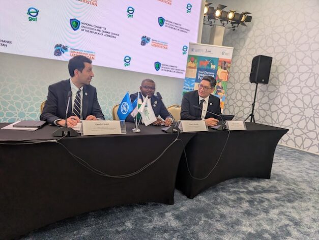 Kaveh Zahed, Assistant Director-General and Director of FAO’s Office of Climate Change, Biodiversity and Environment (left), speaks during a press briefing on agri-food system solutions at the GEF Assembly in Samarkand, Uzbekistan, where he emphasised that agriculture can play a central role in addressing climate and biodiversity challenges. Credit: Kizito Makoye/IPS