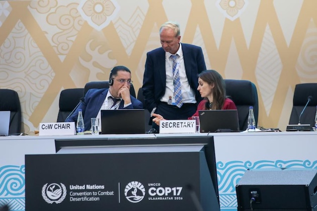 The co-chair consults with the Secretary during the Ulaanbaatar International Conference on Combating Desertification, as delegates discuss strategies to strengthen global efforts to address land degradation, drought and desertification. Credit: Anastasia Dodopoulou/ENB-IISD