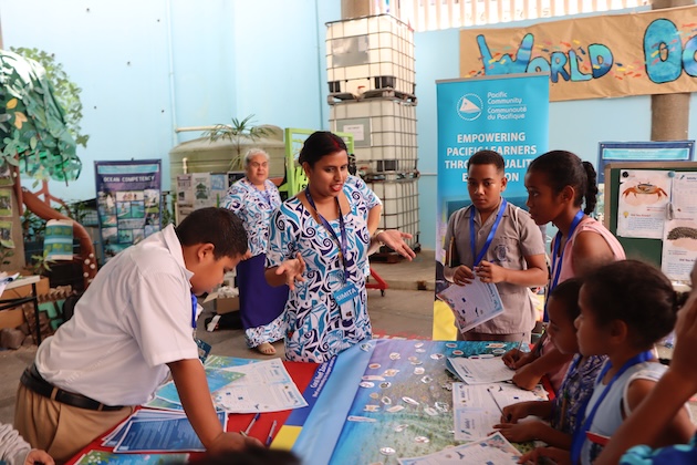 Simita Kumar, Education Officer at the Pacific Community (SPC), leads an engaging activity on the biodiversity of intertidal and coral reef ecosystems with young participants at the Veivueti Kids Ocean Conference. Credit: SPC