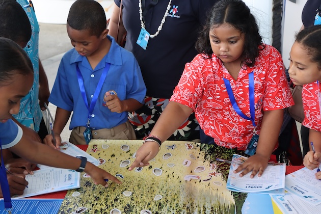 Students at the Veivueti Kids Ocean Conference taking part in an interactive activity at the SPC booth, identifying marine organisms commonly found in tidal zone ecosystems. Credit: SPC