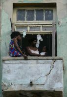 Cracks in old building in Santiago, Cuba. Credit: Jorge Luis Baños/IPS