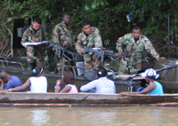 Military checkpoint on the Atrato River. Credit: Jesús Abad Colorado/IPS