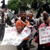 Protesters show their disapproval of the amendment giving extended powers to the President. Credit: Anupama Ganegoda/IPS 