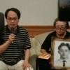 Chiang Wang Tsai-lien holding a photography of her son, late Air Force private Chiang Kuo-ching. Credit: Judicial Reform Foundation.
