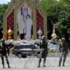 Thai troops take to the streets outside the king's palace to protect it from protesters. Credit: Macan-Markar/IPS