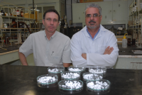 Jadson Belchior, Geraldo Magela Lima and their tiny, carbon-absorbing ceramic spheres. Credit: Courtesy of UFMG/Diogo Domingues