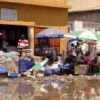 Run-off from places like the Sao Paulo Market in Luanda contaminates the water supplied to the city's poor neighbourhoods. Credit: Ferdinando Casagrande/IPS
