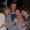 Aníbal with wife and son, and mother Sara Méndez. Credit: Editorial Marea