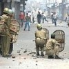 Street clashes erupt between civilians and para-military troops in Srinagar.  Credit: Athar Parvaiz Bhat/IPS