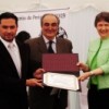 First prize-winner Mario Muñoz de Loza (left) with IPS Regional Director Joaquín Costanzo and UNDP Administrator Helen Clark. Credit: Claudio Doñas/IPS